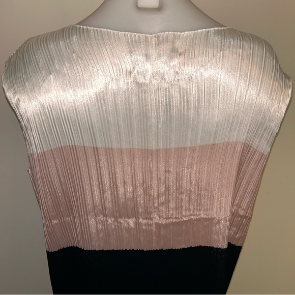 Vintage August Max Woman Sleeveless Blouse - Picture 11 of 12